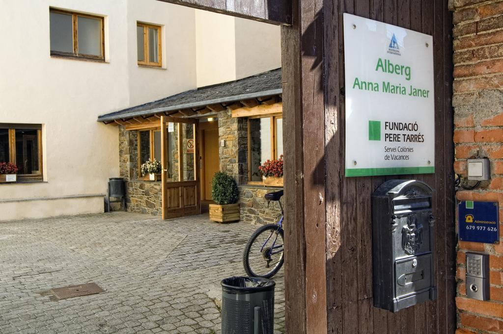 Alberg Anna Maria Janer Llivia Eksteriør bilde